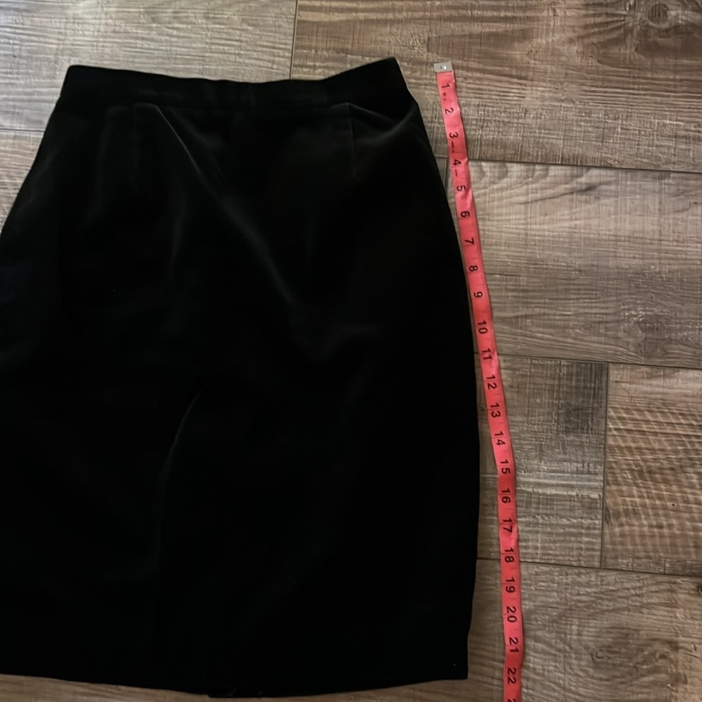 Chelsea Cambell Velvet Pencil Skirt Size 6P Black Midi Women's Dark Academia - Picture 6 of 6